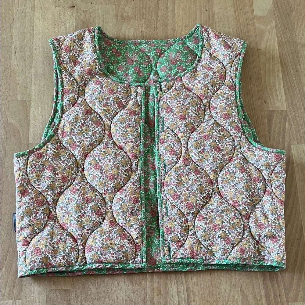 Oak Meadow Floral Quilted Vest - Picture 10 of 13